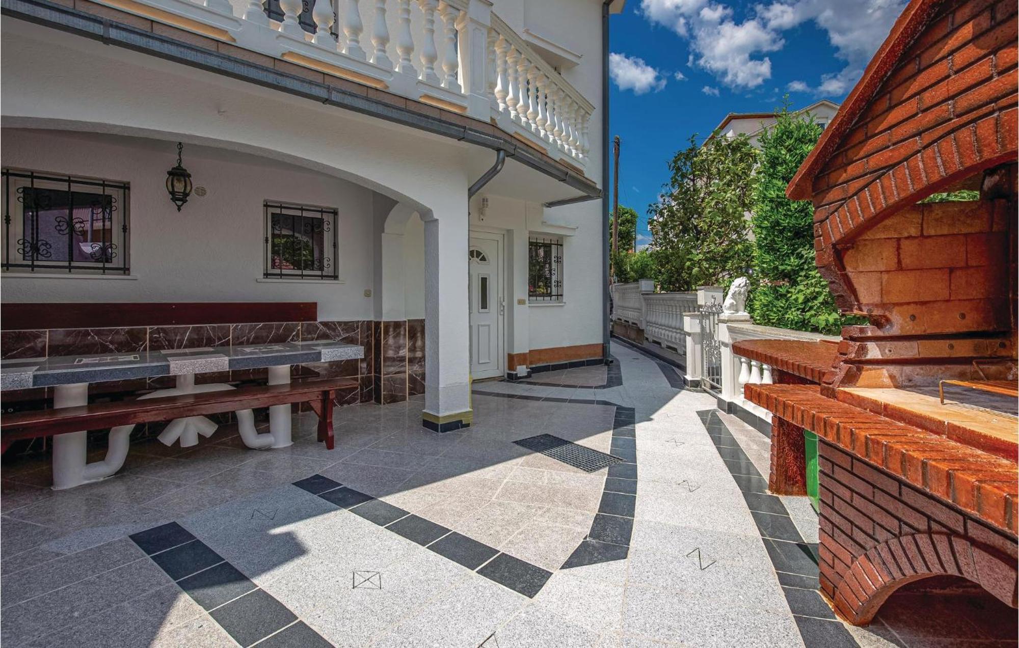 Nice Apartment In Crikvenica With Kitchen Экстерьер фото